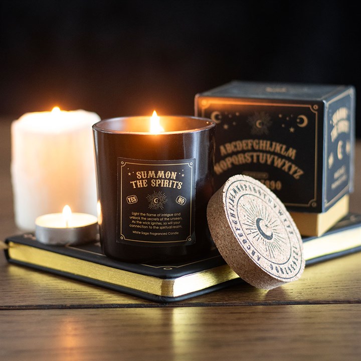 Create an enchanting atmosphere with this white sage candle, featuring a design inspired by a mystical spirit board. When extinguished, the cork lid preserves the fragrance, intensifying the scent when next lit. Enjoy an average burn time of 20 hours as you summon the spirits.