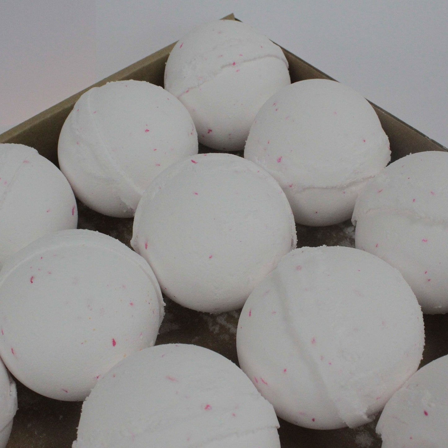 Coconut Dream Bath Bomb – Enchanted Tropical Ritual Soak