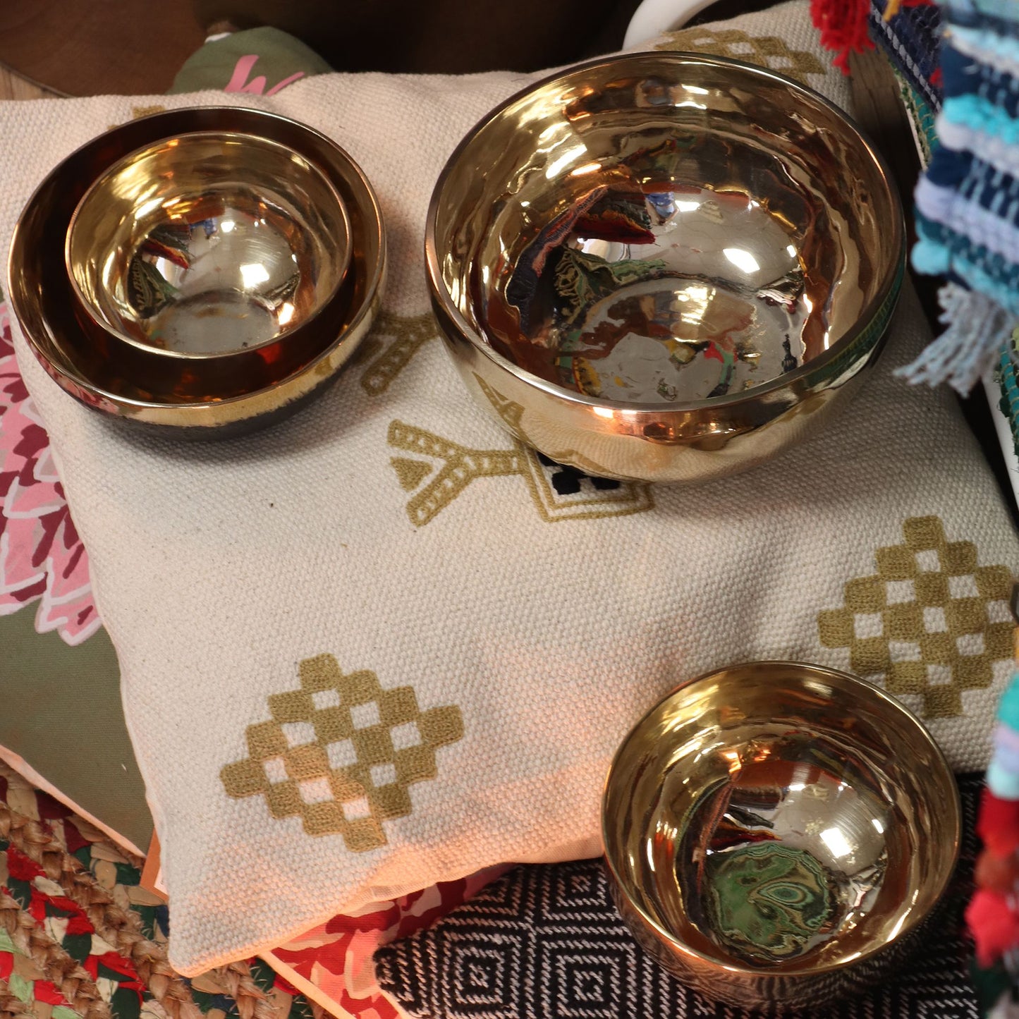 Small Shining Bell – Metal Handmade Singing Bowl 13cm (Approx. 550g) – Sound Healing & Meditation