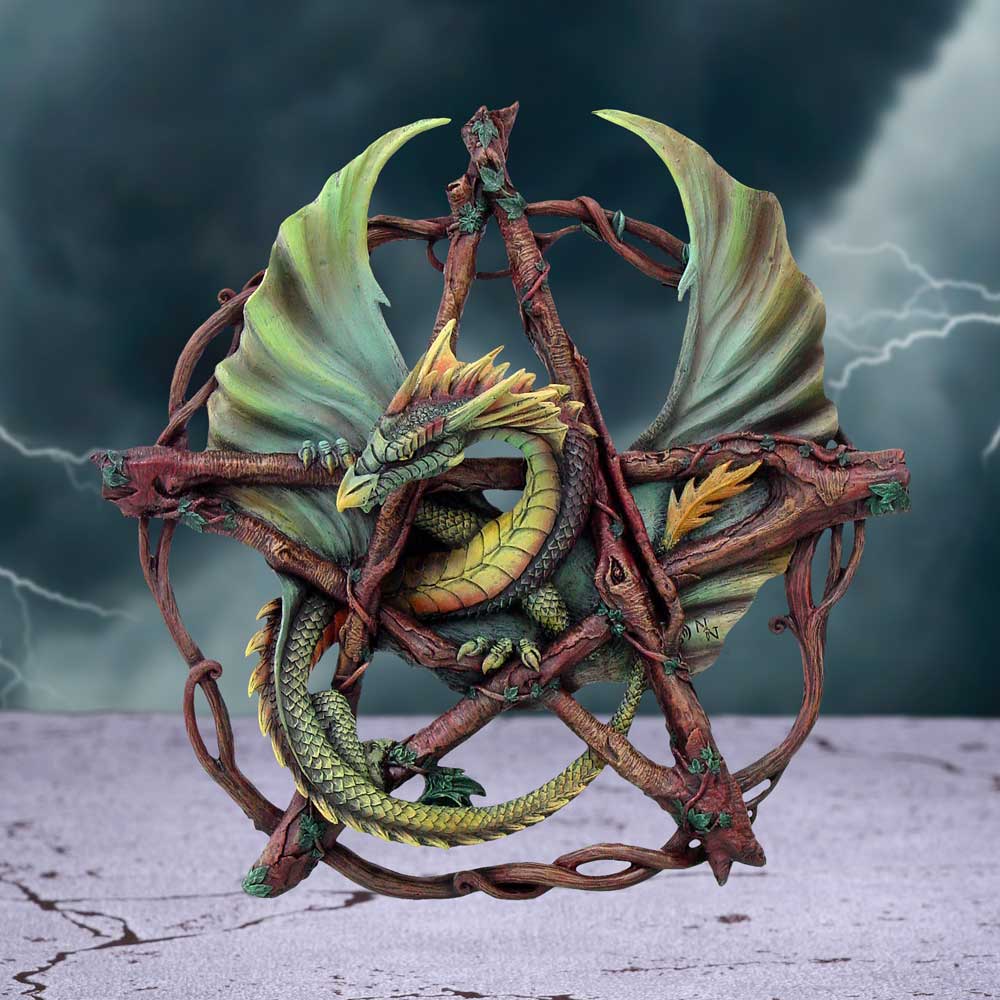 This forest pentagram green dragon has wonderful detail, cast in the finest resin and then beautifully hand painted. Perfect for the wall of any Dragon enthusiast.