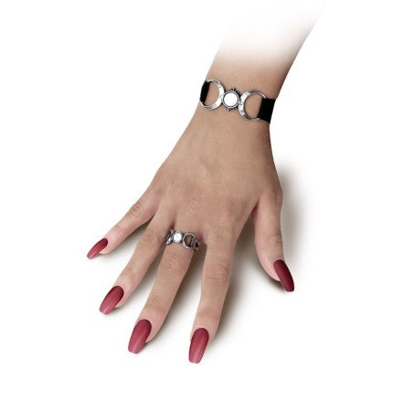 The pearly full moon flanked by the waxing and waning crescents symbolise the Triple Goddess of Wicca; the Maiden, the Mother and the Crone. Invoking healing, occult protection, perfection and wealth.