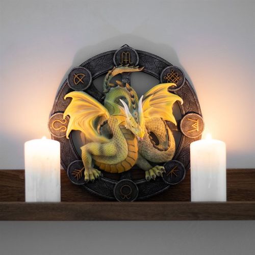 Anne Stokes Mabon Dragon Wall Plaque – Sabbats Collection
Transform your space with this spellbinding Anne Stokes wall plaque, featuring her iconic ‘Mabon’ dragon design. This 3D resin artwork showcases a stunning yellow-green dragon coiled around the Wheel of the Year, highlighting the sacred Autumn Equinox.
Part of the Dragons of the Sabbats series, this piece connects mythic dragon energy to the rich traditions of Wicca and Paganism. The detailed design is steeped in symbolism—Mabon, the second harvest