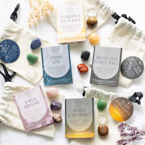 This Protection & Grounding crystal set includes a trio of healing stones selected for their strong protective properties. Black obsidian repels negative energies, clear quartz offers mental clarity and focus and red jasper enhances relaxation.