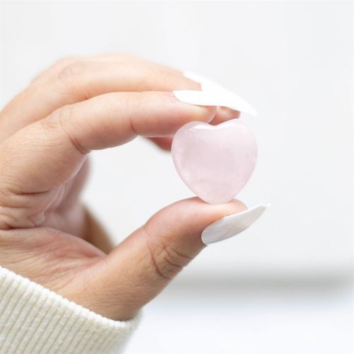 Promote love, friendship and confidence with this lucky rose quartz crystal heart. Presented in a pink velvet drawstring bag, this charm makes a meaningful token of inspiration and empowerment for anyone in need of some extra positivity. Includes a charming "I love you x" sentiment card.