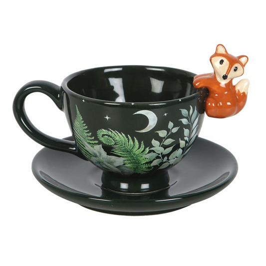 Sip in woodland style with this enchanting Green Forest teacup and saucer set. Crafted from ceramic and decorated with lush green foliage, it features a playful 3D fox perched among the leaves for a touch of whimsy. With a generous 500ml capacity, it’s perfect for tea parties, special occasions, or gifting to a nature-loving friend. This unique teacup brings the beauty of the forest to your teatime ritual. Hand wash only. Not suitable for microwave use.