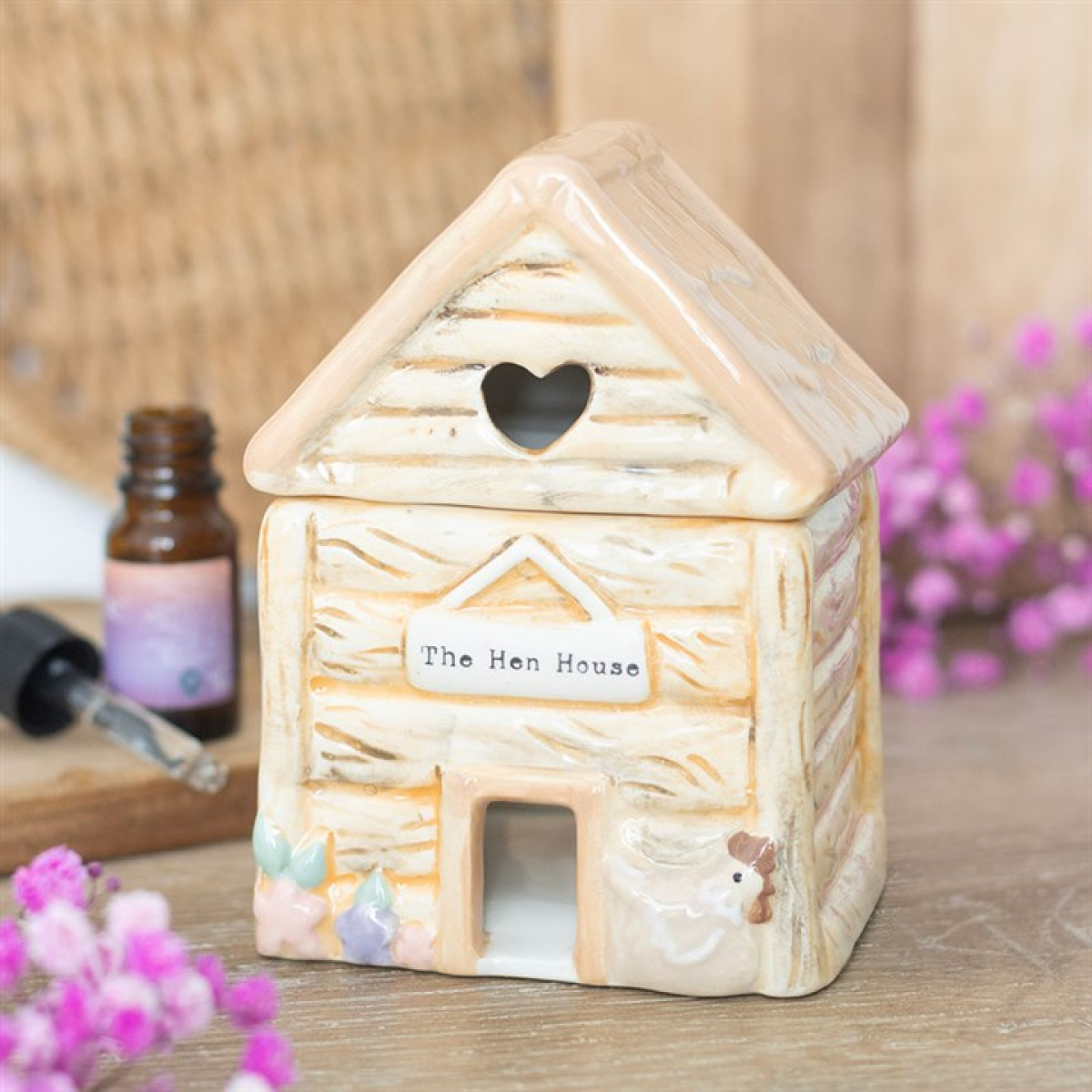 Hen House ceramic oil burner with heart cut-out. Use with diluted fragrance oils to fill your home with charming farmhouse style and relaxing aroma.