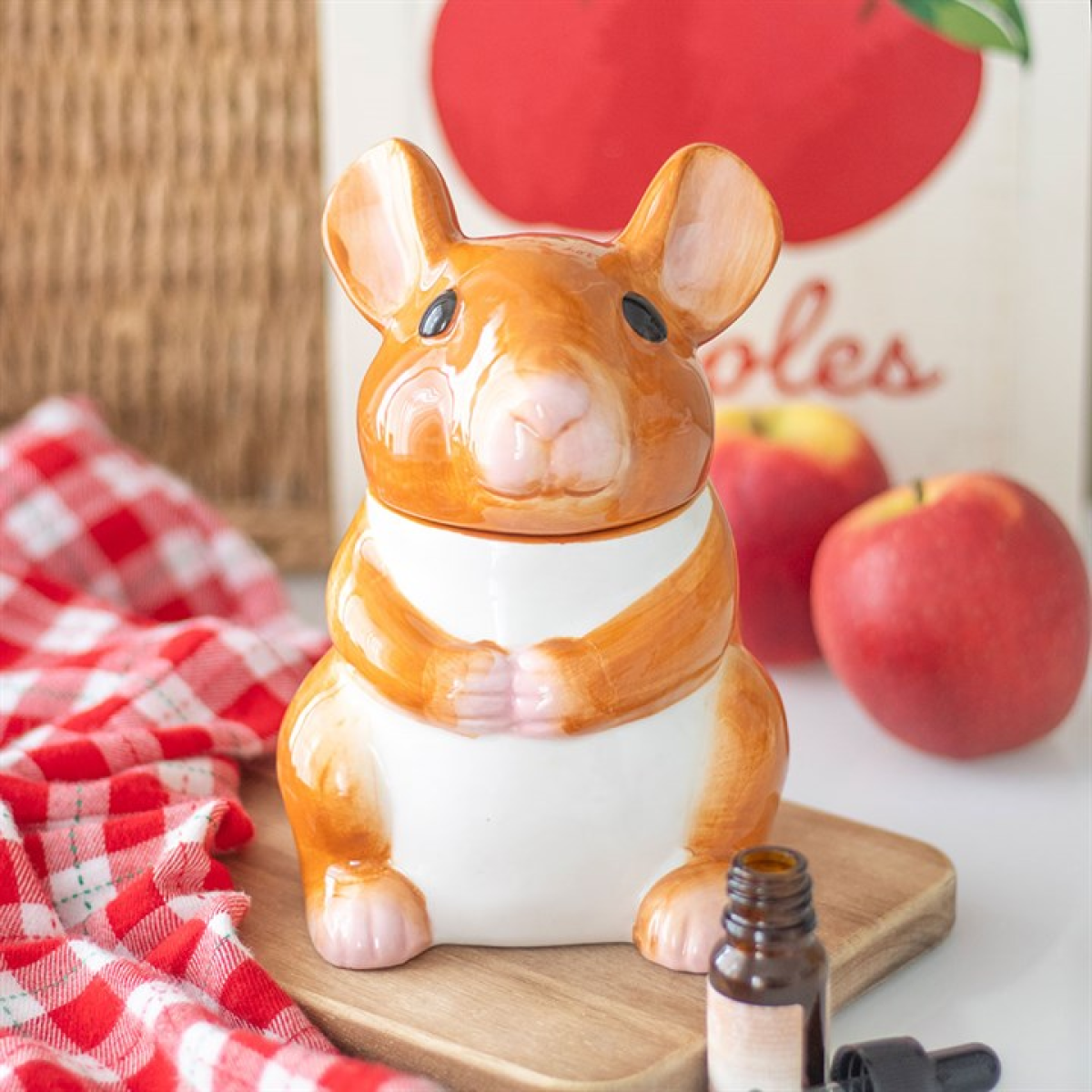 Mouse shaped oil burner and wax warmer. Perfect for fragrance oils, wax melts, whimsical home décor, altars, and charming, cosy spaces.